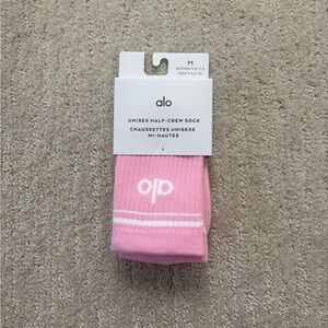 Alo Yoga Unisex Half-Crew Throwback Socks Sweet Pink/White M NWT SOLD OUT COLOR